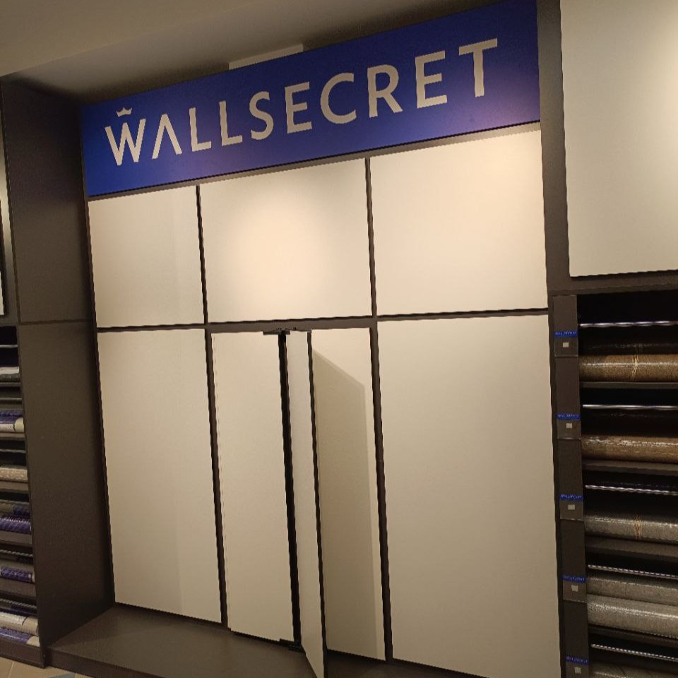 Бренд-зона Wallsecret в магазине обоев, кадр 6