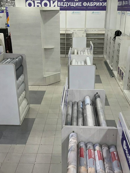 Новый Уренгой, отдел обоев в магазине 